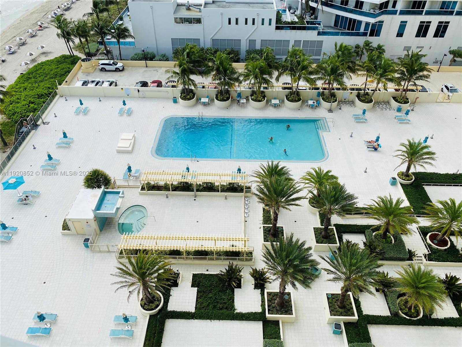 WAVE CONDO - Residential