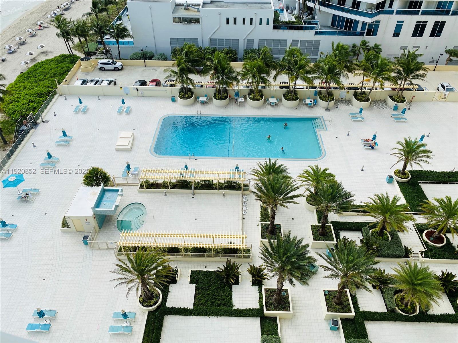 WAVE CONDO - Residential