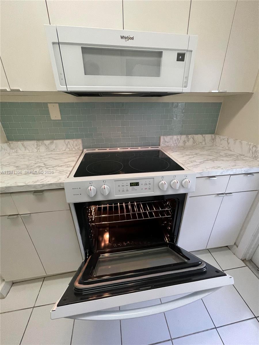 SEVENTEENTH GREEN CONDO - Residential