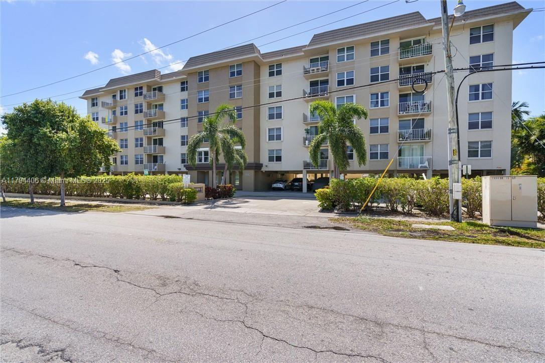 Rental Property at 1050 Se 15th St 307, Fort Lauderdale, Broward County, Florida - Bedrooms: 2 
Bathrooms: 2  - $2,400 MO.