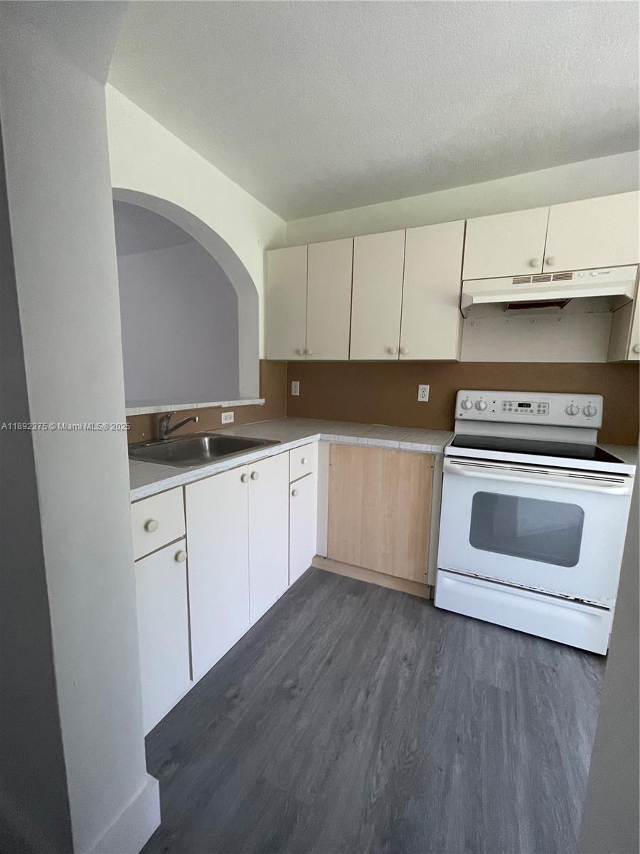VENETIA GARDENS CONDO - Residential Lease