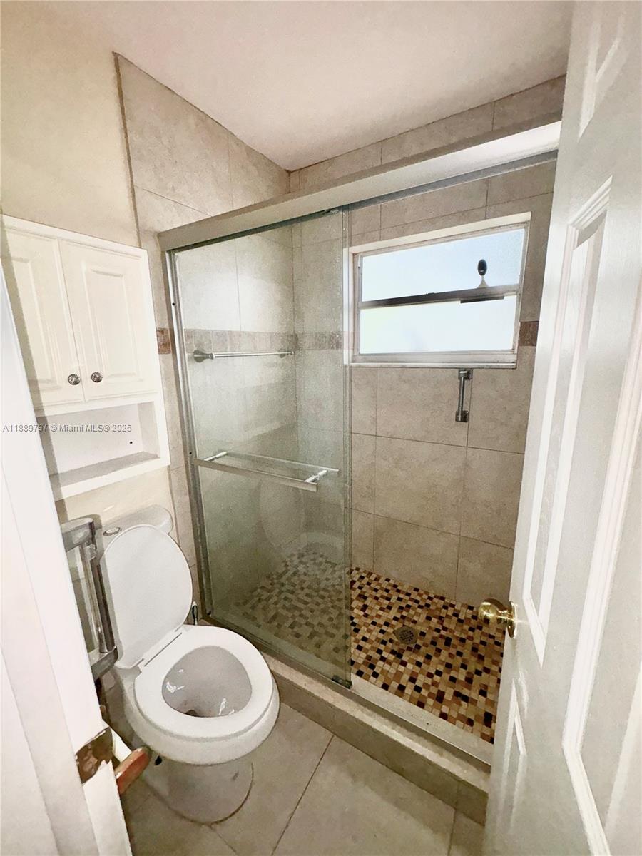 OAK HILLS CONDO NO V - Residential Lease