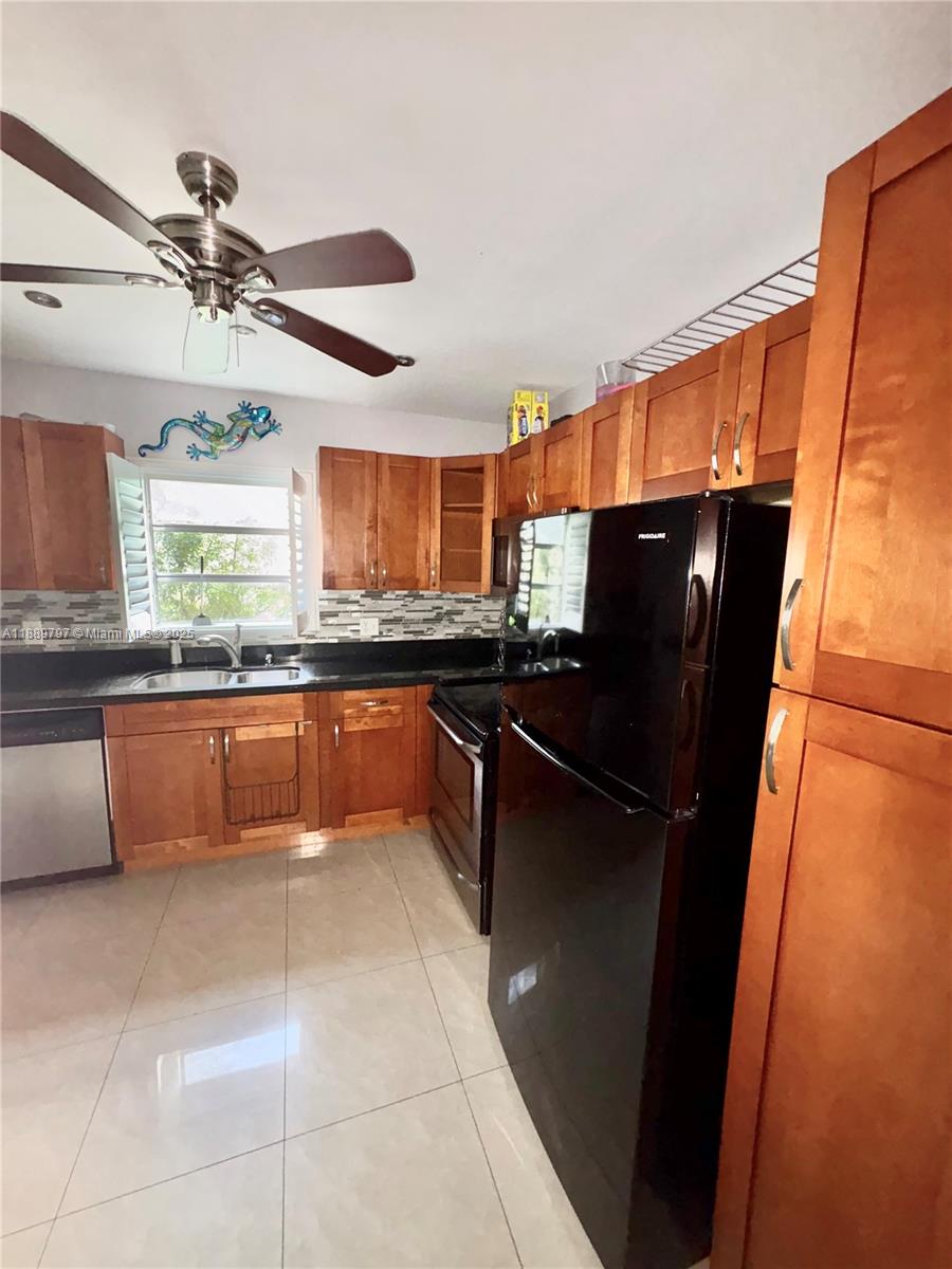 OAK HILLS CONDO NO V - Residential Lease