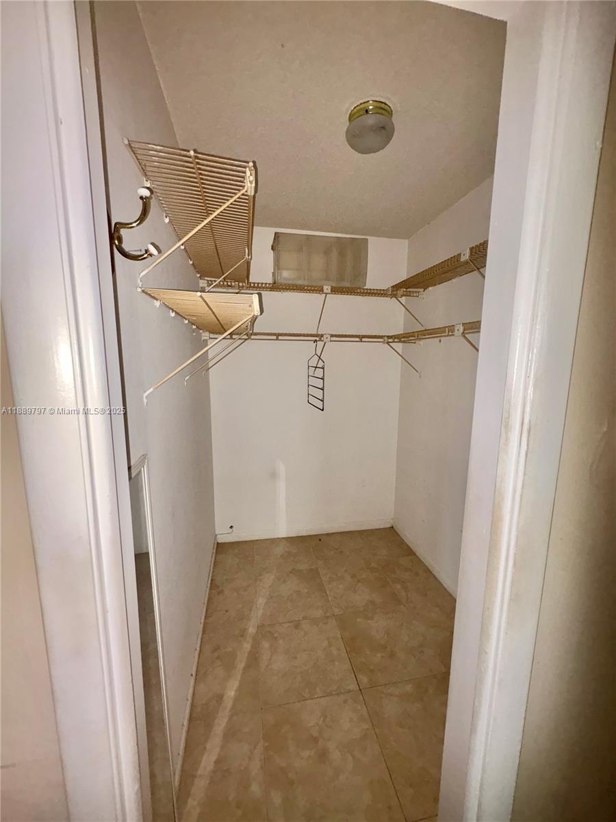 OAK HILLS CONDO NO V - Residential Lease