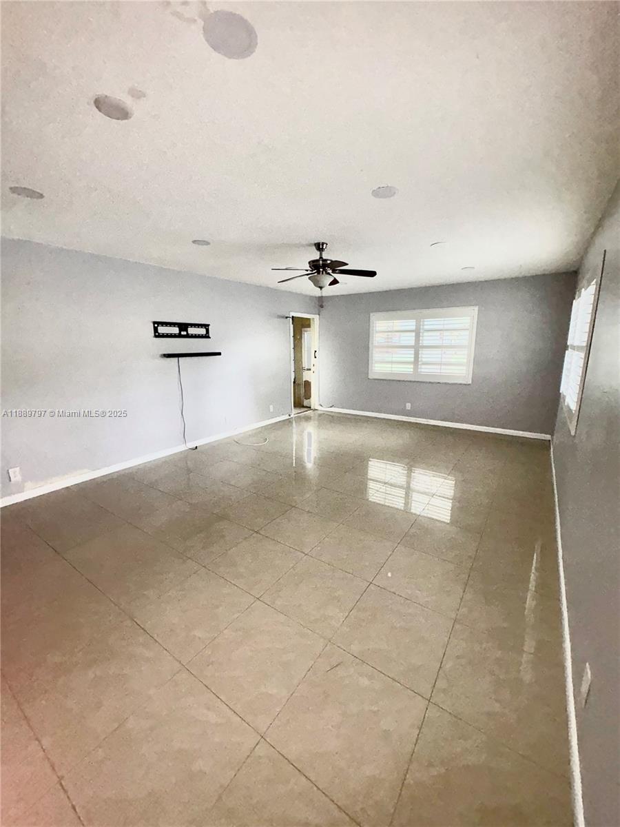 OAK HILLS CONDO NO V - Residential Lease