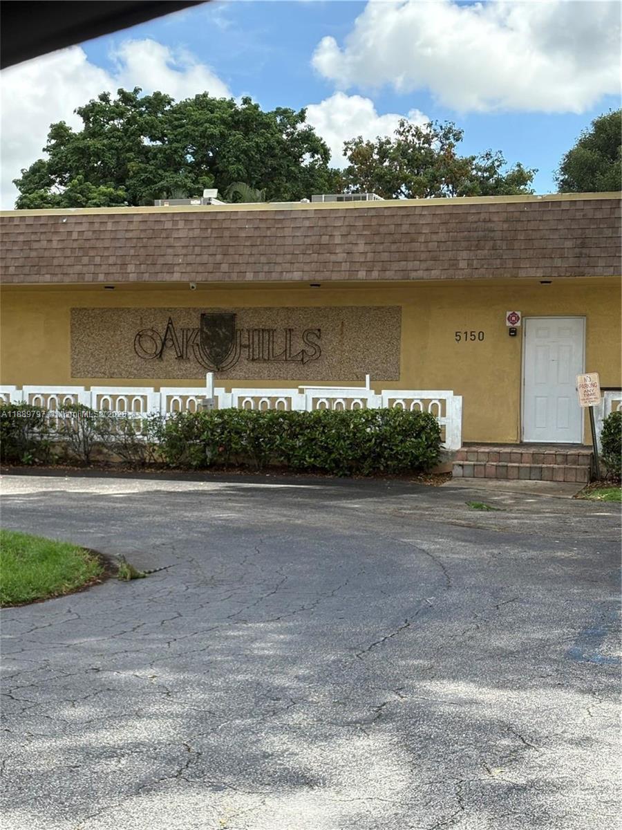 OAK HILLS CONDO NO V - Residential Lease