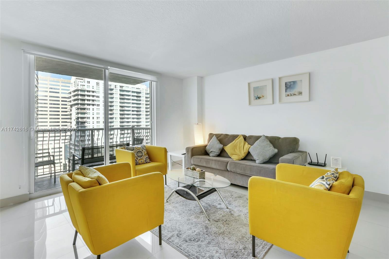 Property for Sale at 1200 Brickell Bay Dr 2504, Miami, Broward County, Florida - Bedrooms: 1 
Bathrooms: 1  - $499,900