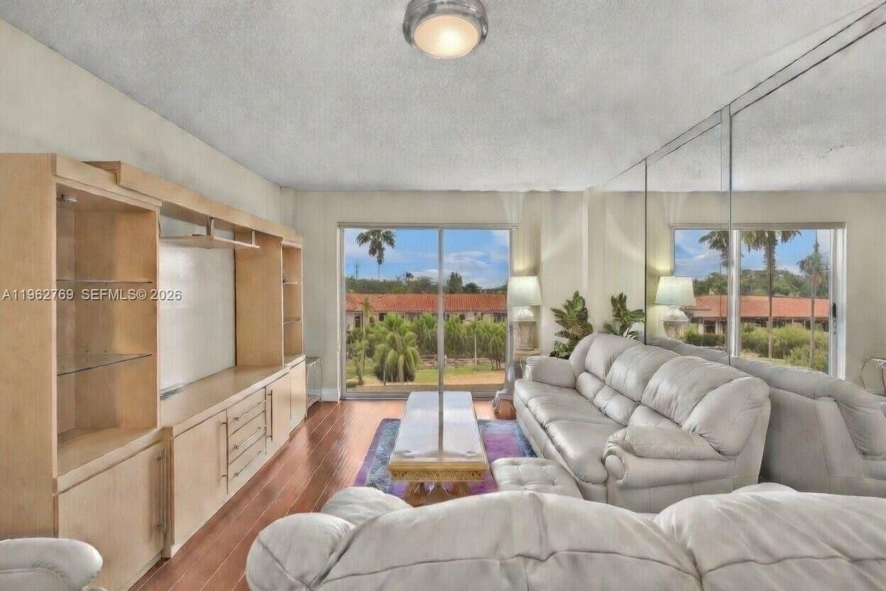 MANORS OF INVERRARY I-5 - Residential