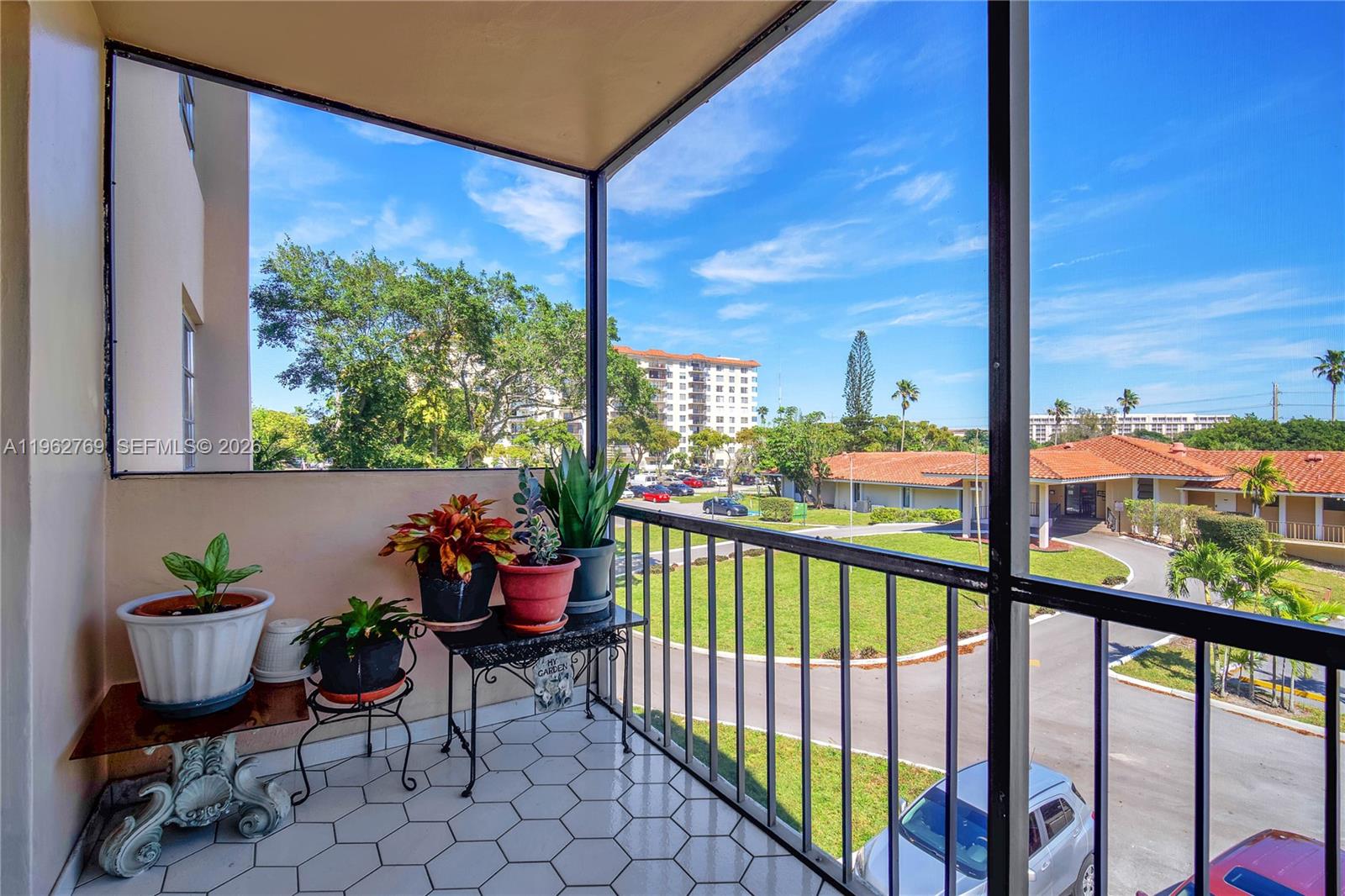 MANORS OF INVERRARY I-5 - Residential