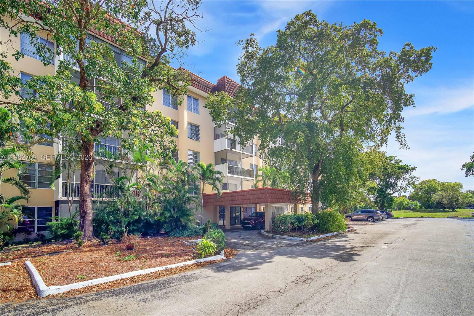 MANORS OF INVERRARY I-5 - Residential