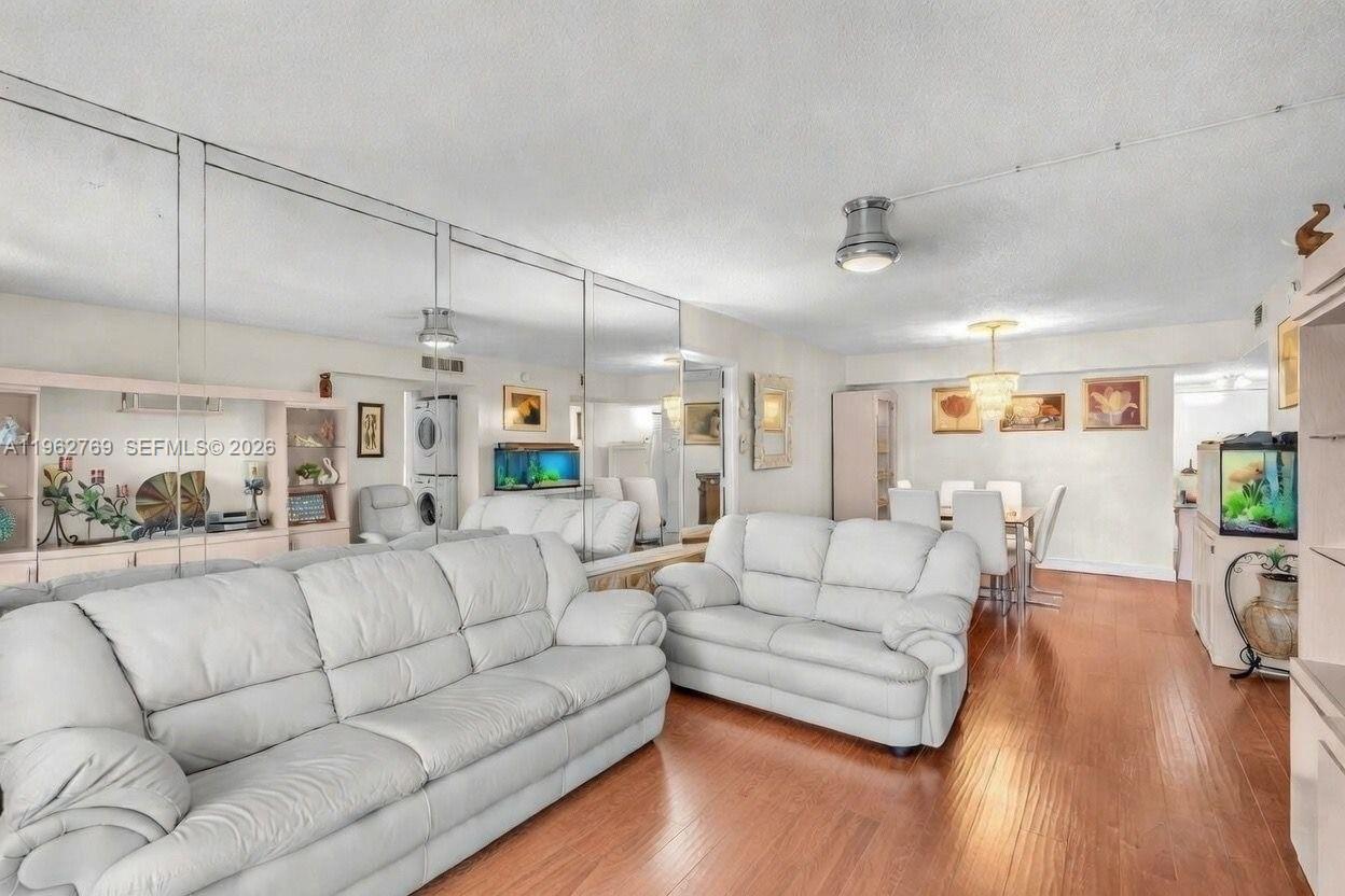 MANORS OF INVERRARY I-5 - Residential