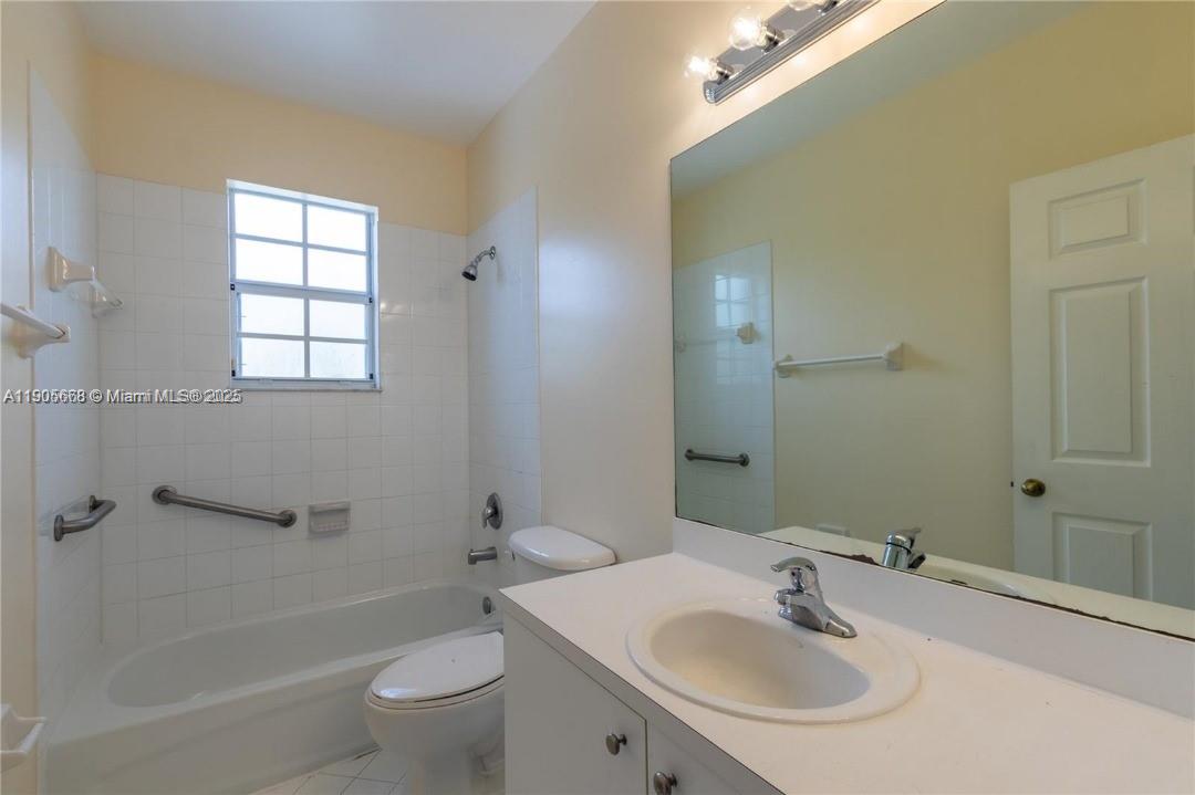 VILLAS AT CARMEL CONDO NO - Residential