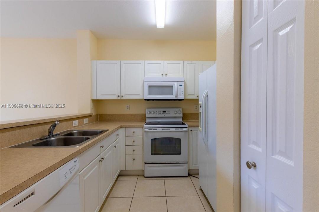 VILLAS AT CARMEL CONDO NO - Residential