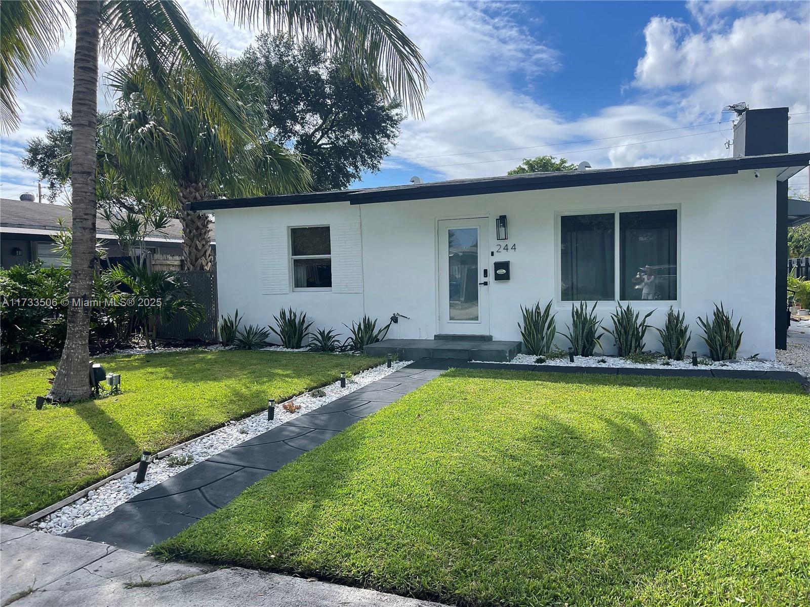 Rental Property at 244 Sw 23rd St, Fort Lauderdale, Broward County, Florida - Bedrooms: 3 
Bathrooms: 1  - $4,650 MO.