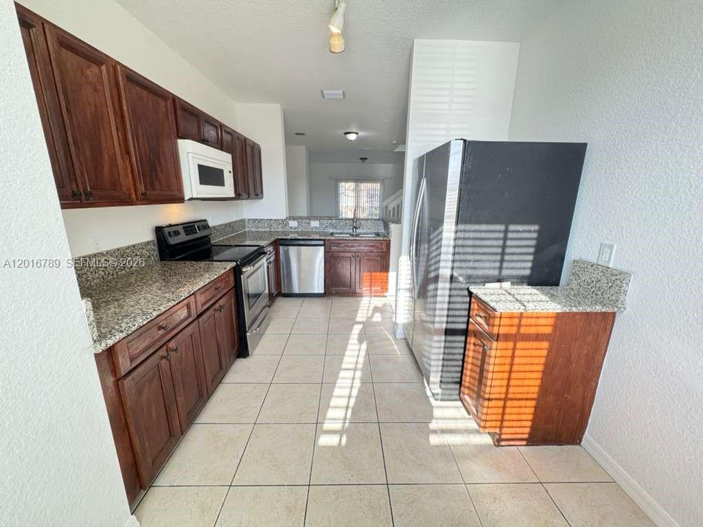 PRESERVE AT BOYNTON BEACH - Residential Lease