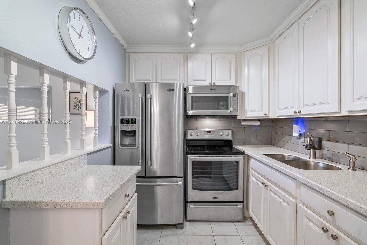 3360 Lake Osborne Dr 104, Lake Worth, FL, 33461/$100,000 4 3360 Lake Osborne Dr 104