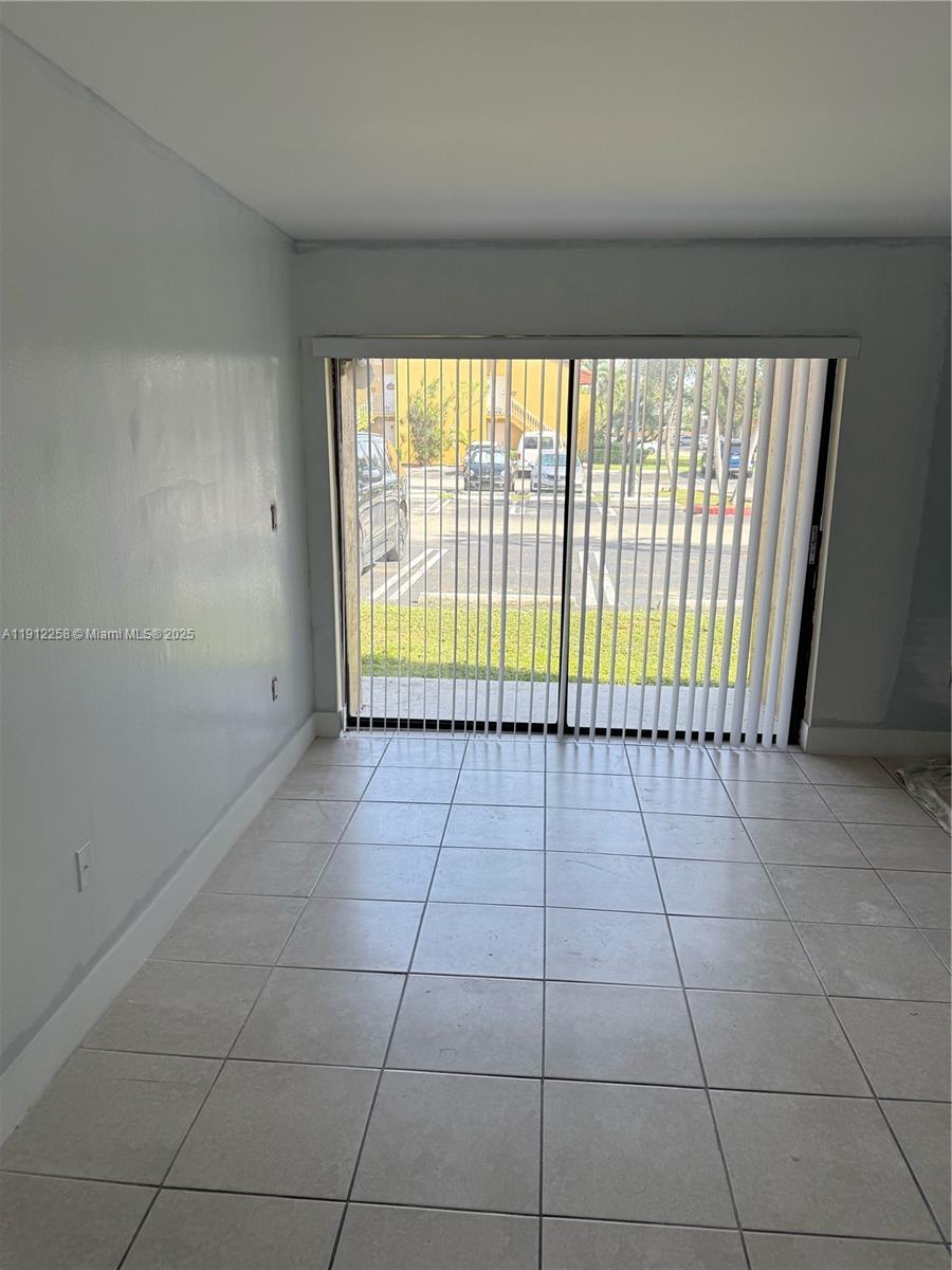 THE COURTS AT KENDALL CON - Residential Lease