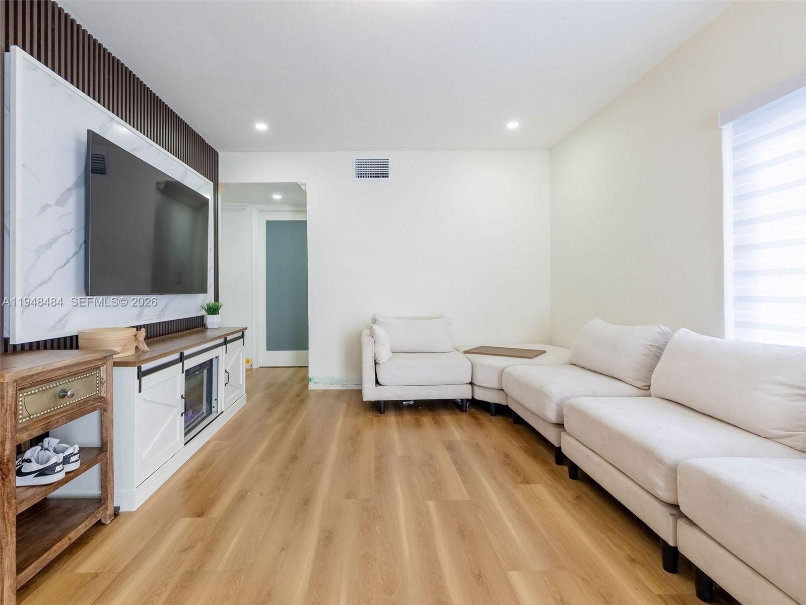 FLAMINGO ESTATES - Residential