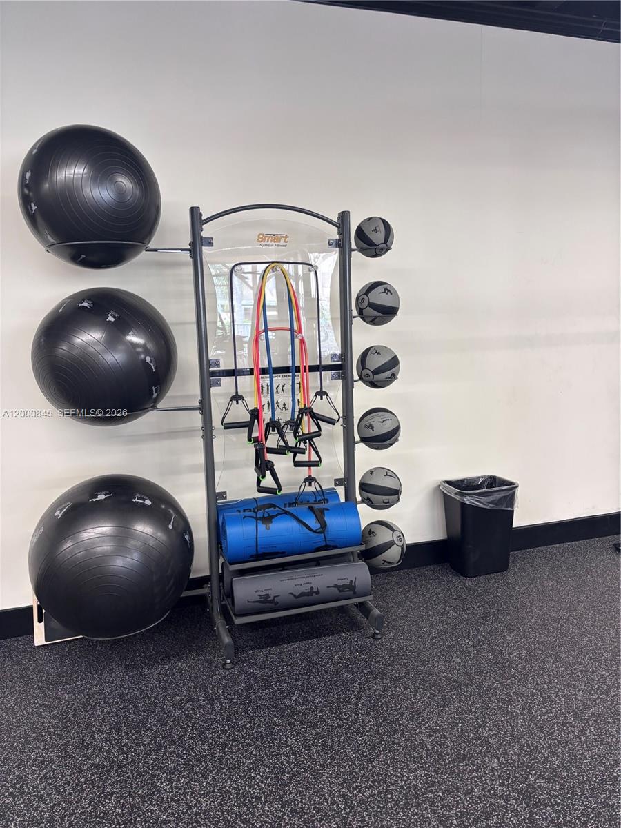 POLYNESIAN GARDENS CONDOM - Residential Lease