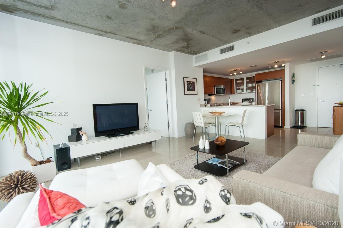 Prime Investment Opportunity in Midtown Miami – Short-Term Rentals Allowed!
Discover this stunning 2-bedroom, 2-bathroom condo in Midblock Miami, the only building in Midtown legally zoned for daily short-term rentals, allowing you to maximize your rental income and ROI and currently rented at $3,700/month until October 2025, with renewal potential at a higher rate.
This boutique residence offers modern elegance and walkability. It is just minutes from the Design District, Wynwood, Downtown, and the beach, and it provides direct access to Midtown's best restaurants, shops, and entertainment. Enjoy resort-style amenities, including a pool, gym, BBQ lounge, putting green, and a full-time front desk. The property also includes deeded parking and storage.