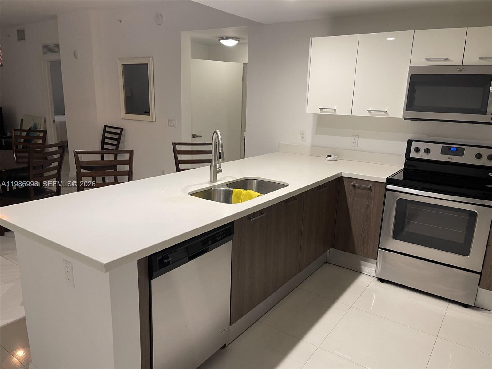 BAY BREEZE RESIDENCES CON - Residential Lease