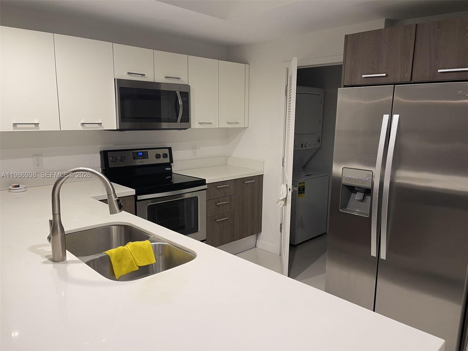 BAY BREEZE RESIDENCES CON - Residential Lease