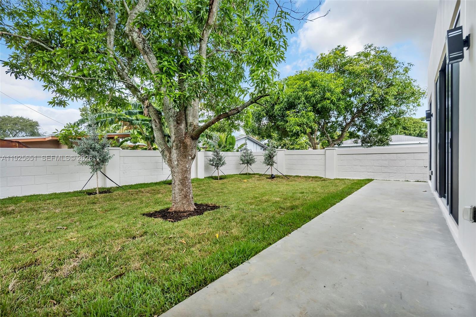 COLLIER GROVES - Residential