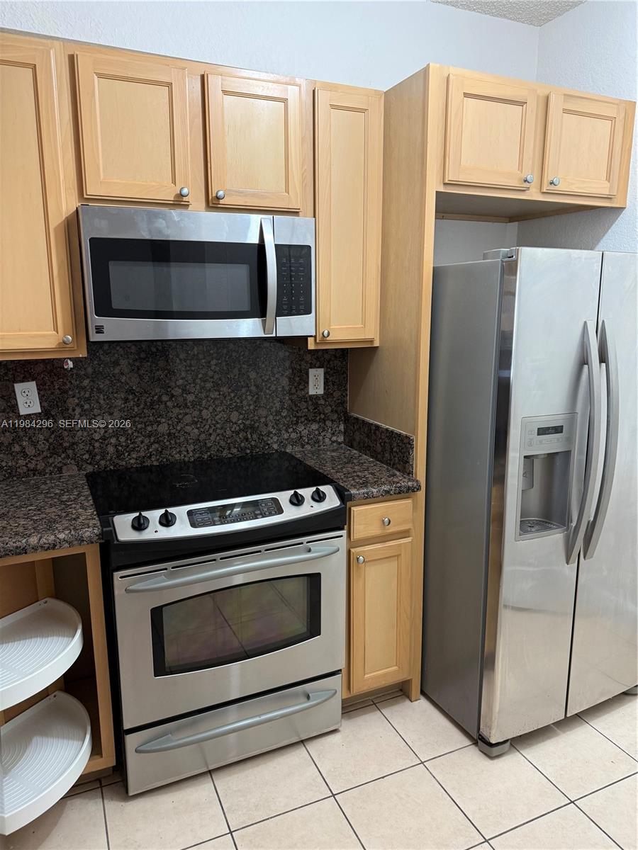 VALENCIA CONDO - Residential