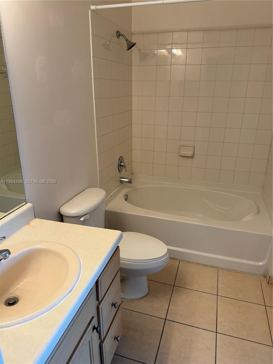 VALENCIA CONDO - Residential