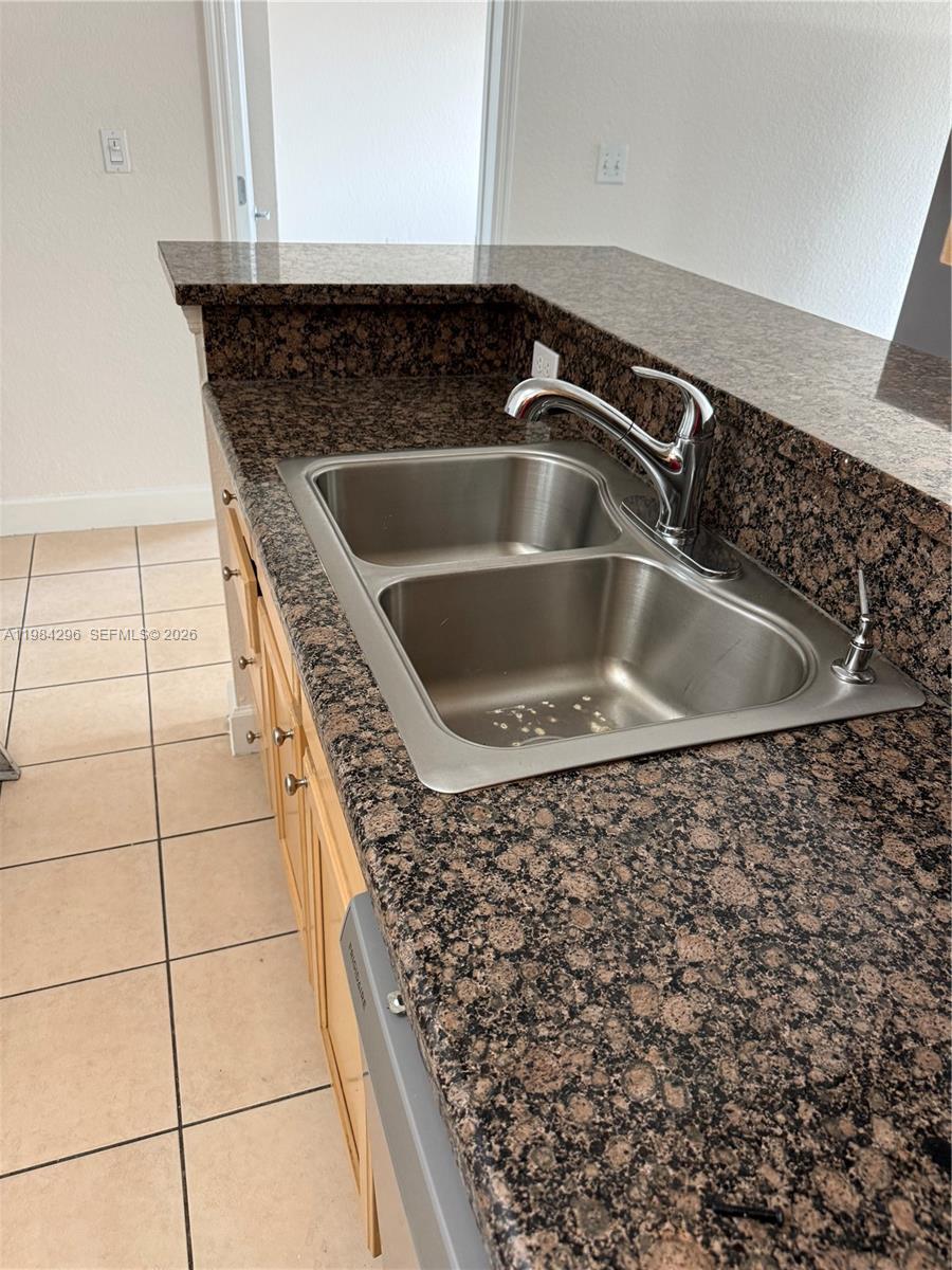 VALENCIA CONDO - Residential