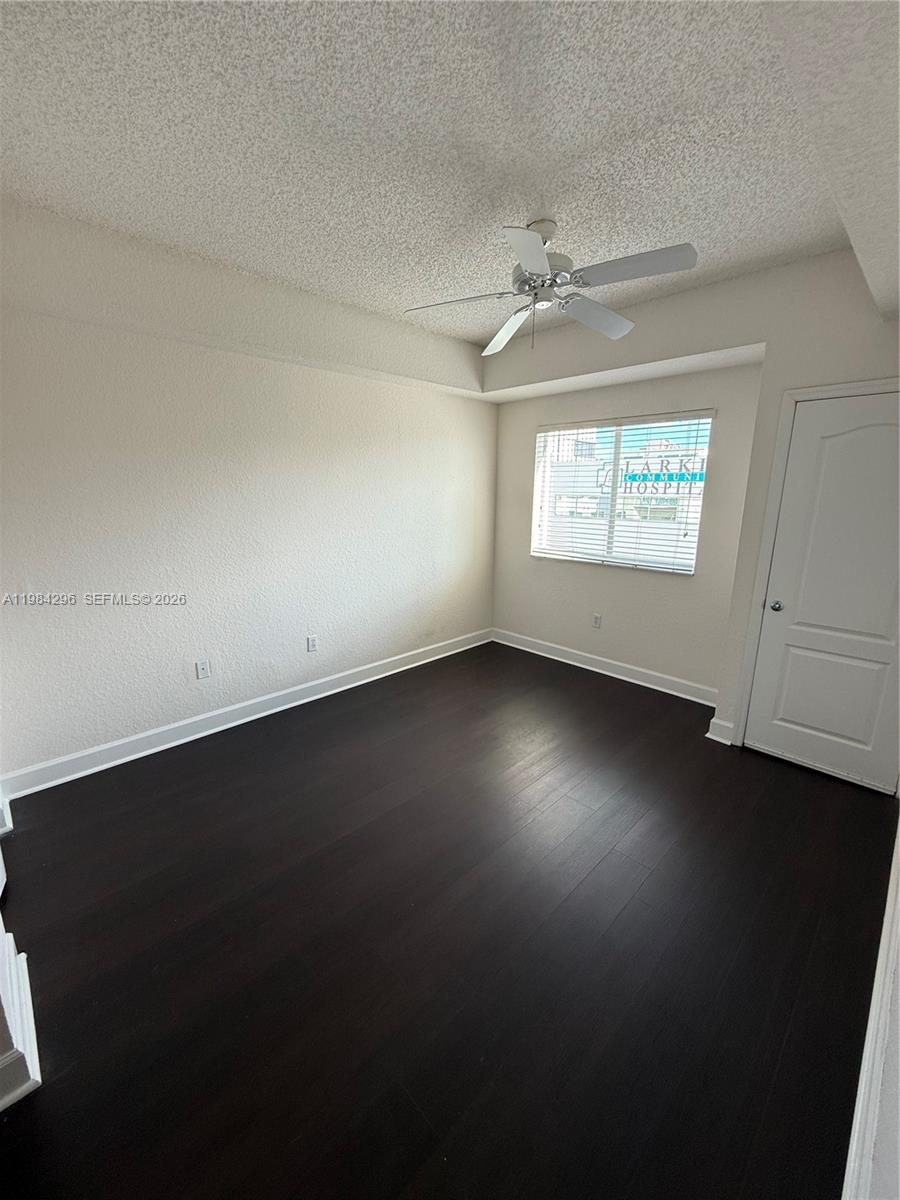 VALENCIA CONDO - Residential