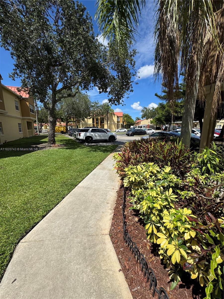 LA HACIENDA COUNTRY CLUB - Residential
