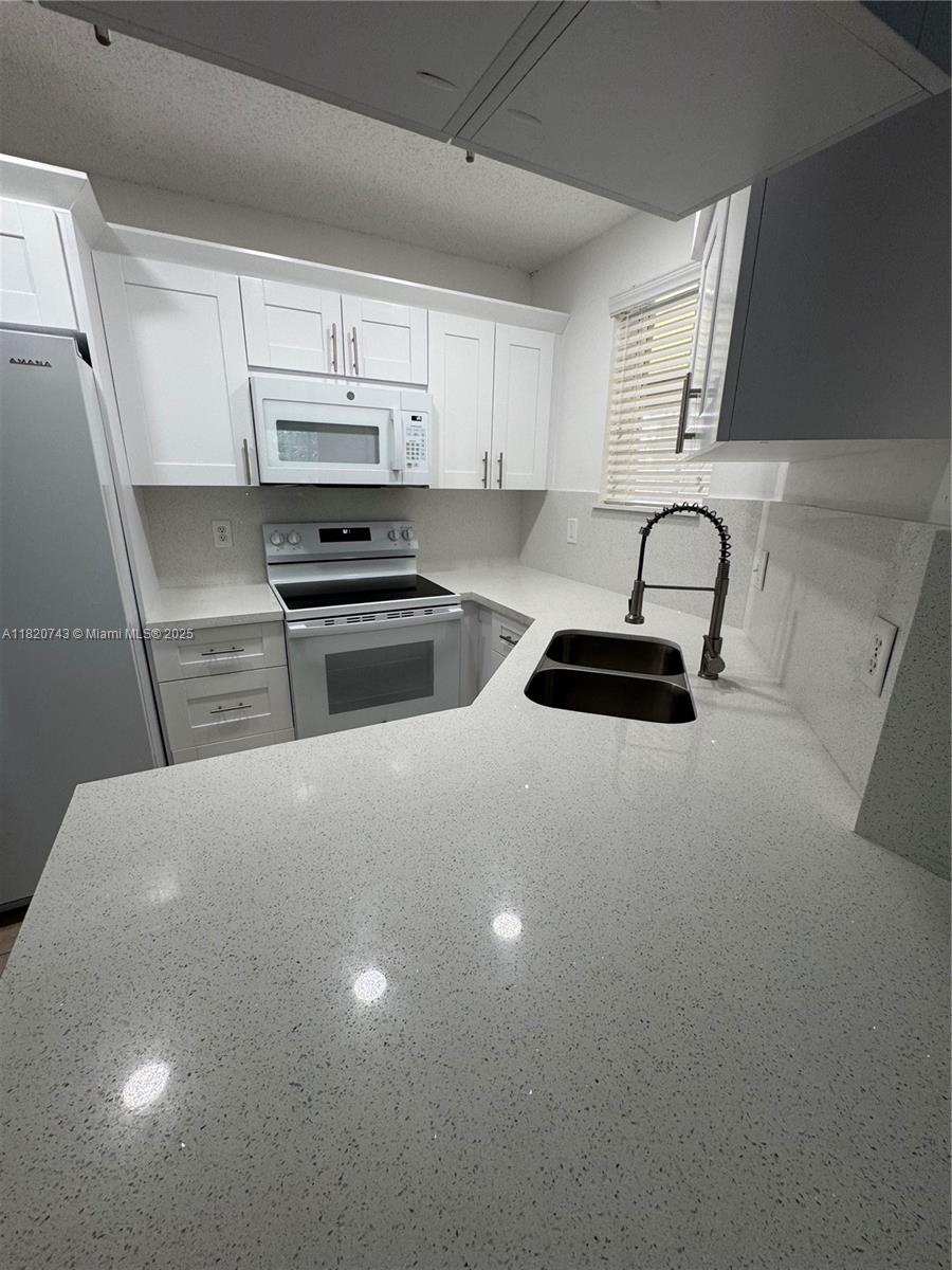 LA HACIENDA COUNTRY CLUB - Residential