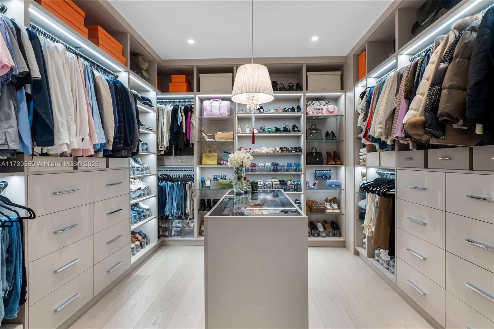 MANGO TERRACE - Residential