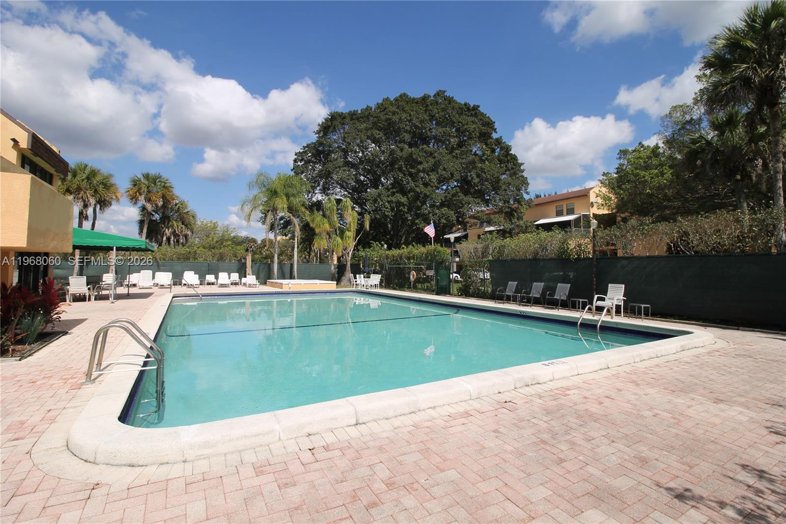 LAGO WEST CONDOMINIUM - Residential