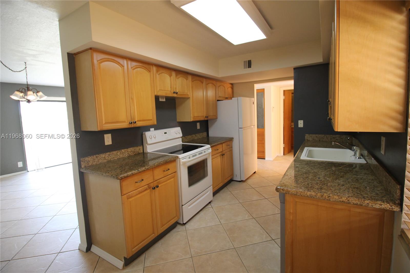 LAGO WEST CONDOMINIUM - Residential