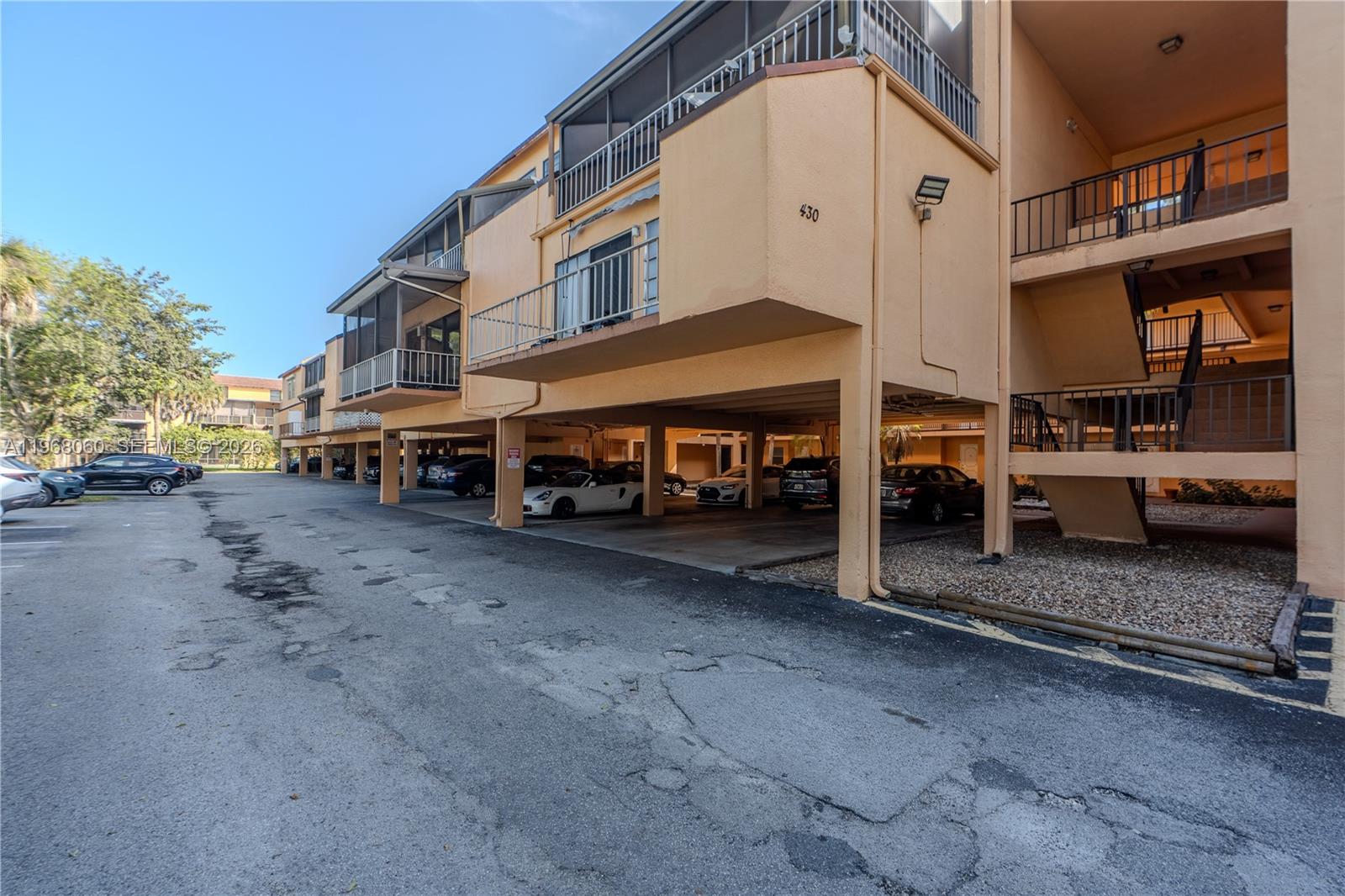 LAGO WEST CONDOMINIUM - Residential