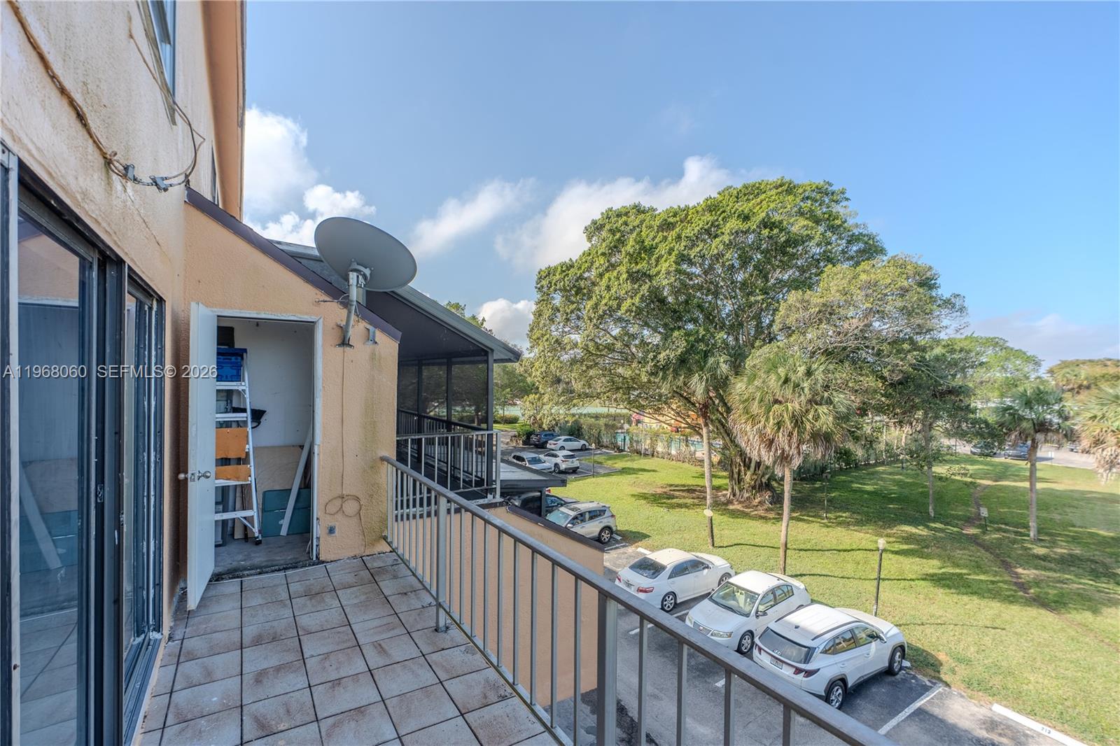 LAGO WEST CONDOMINIUM - Residential