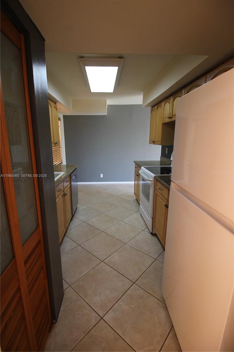 LAGO WEST CONDOMINIUM - Residential