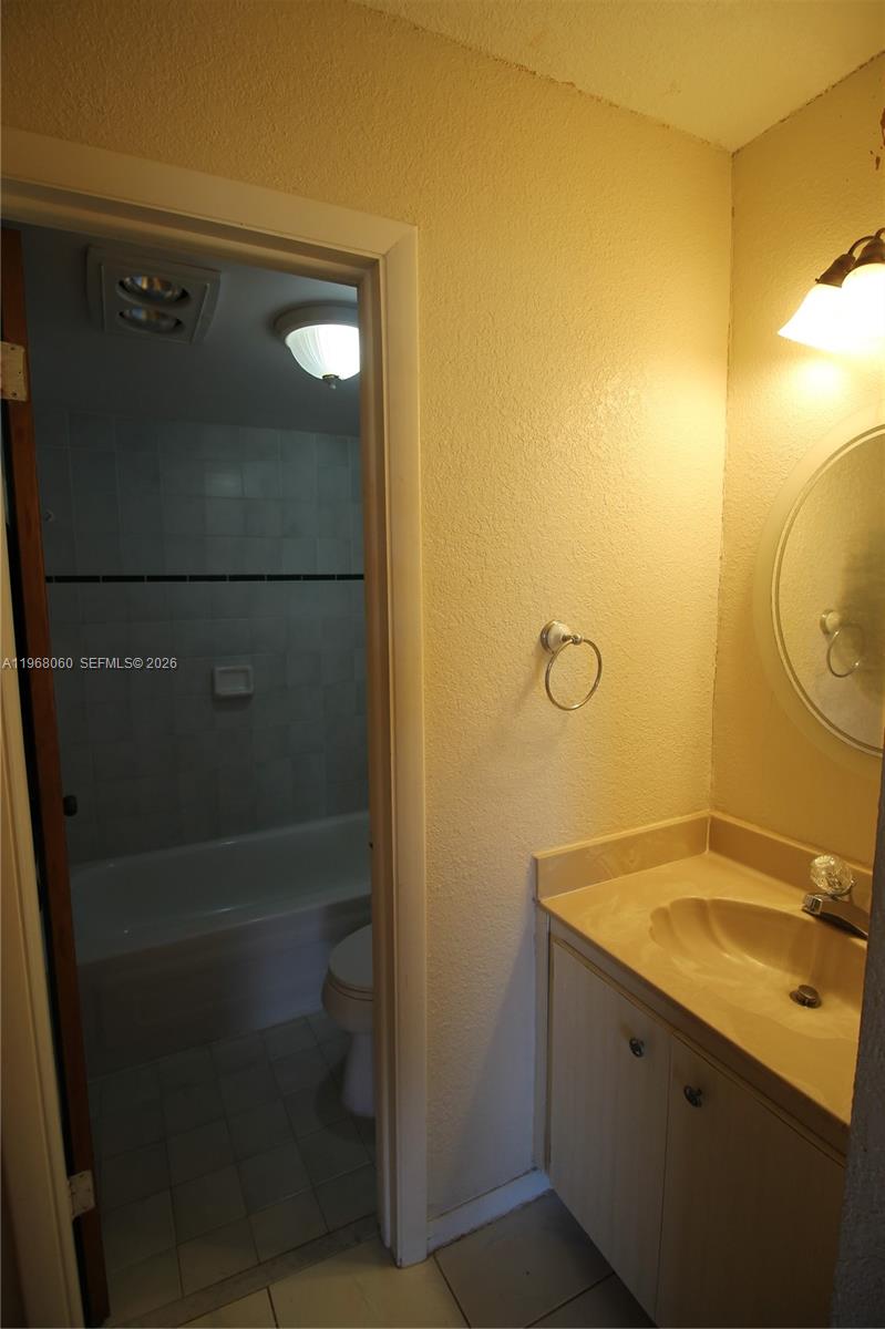 LAGO WEST CONDOMINIUM - Residential