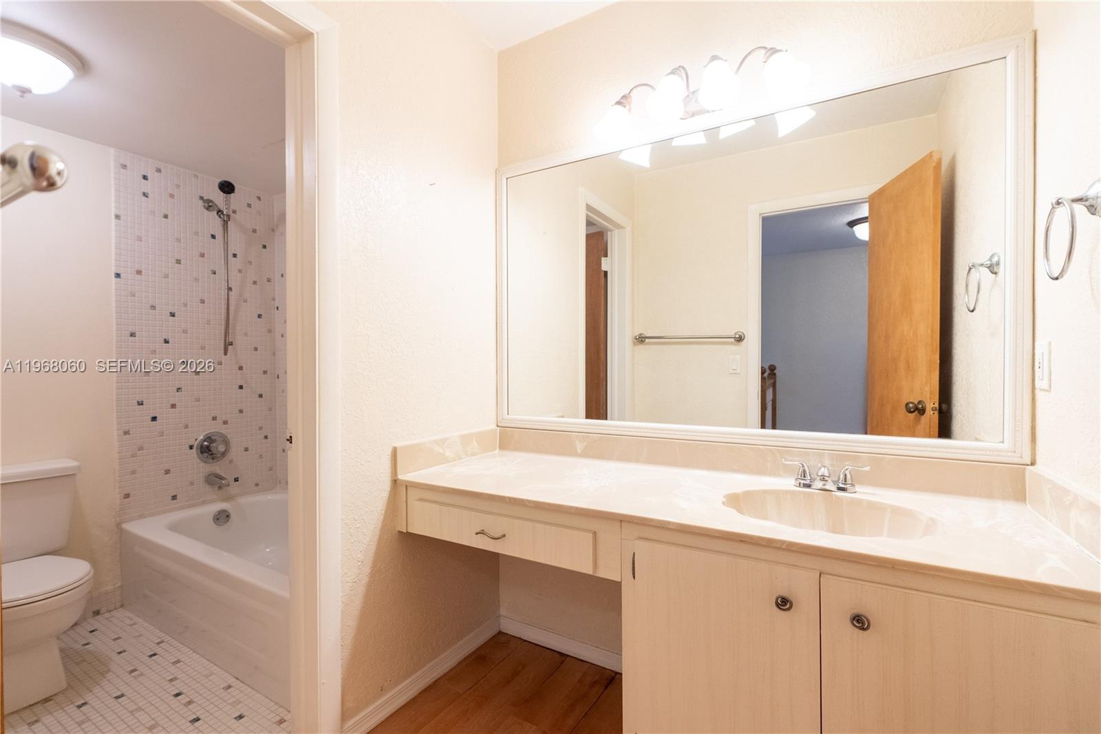 LAGO WEST CONDOMINIUM - Residential