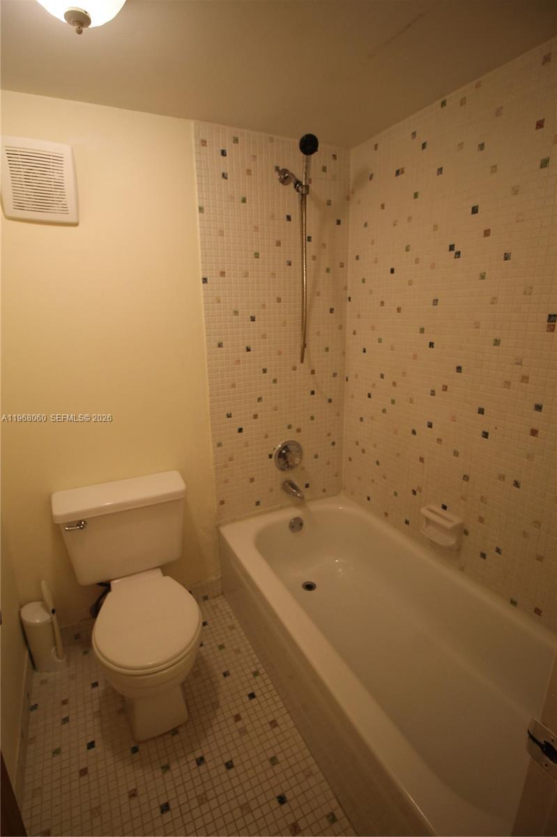 LAGO WEST CONDOMINIUM - Residential