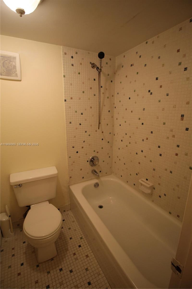 LAGO WEST CONDOMINIUM - Residential