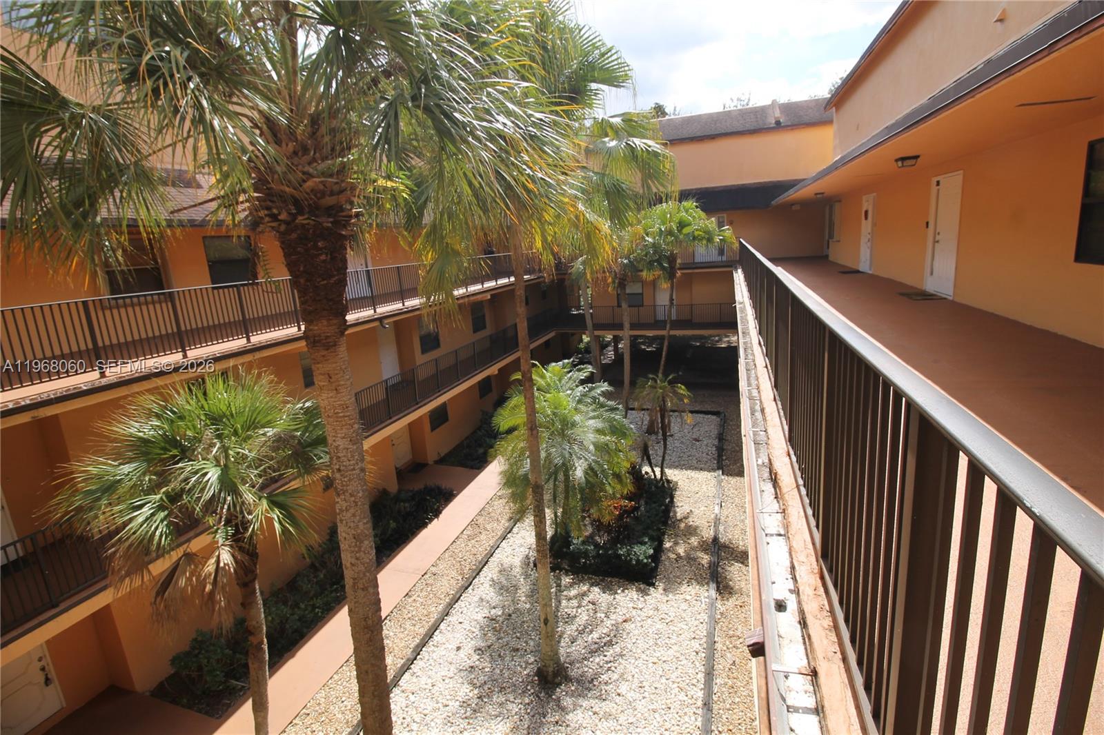 LAGO WEST CONDOMINIUM - Residential