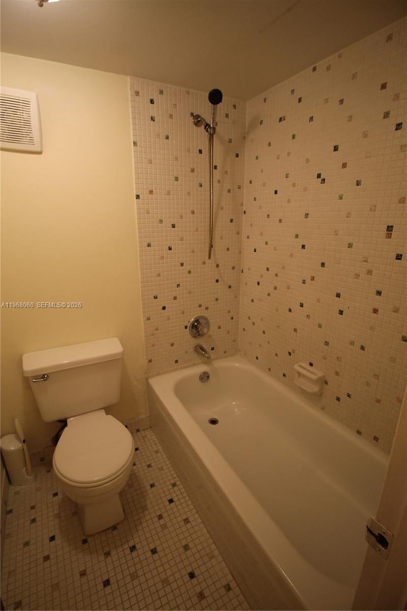 LAGO WEST CONDOMINIUM - Residential