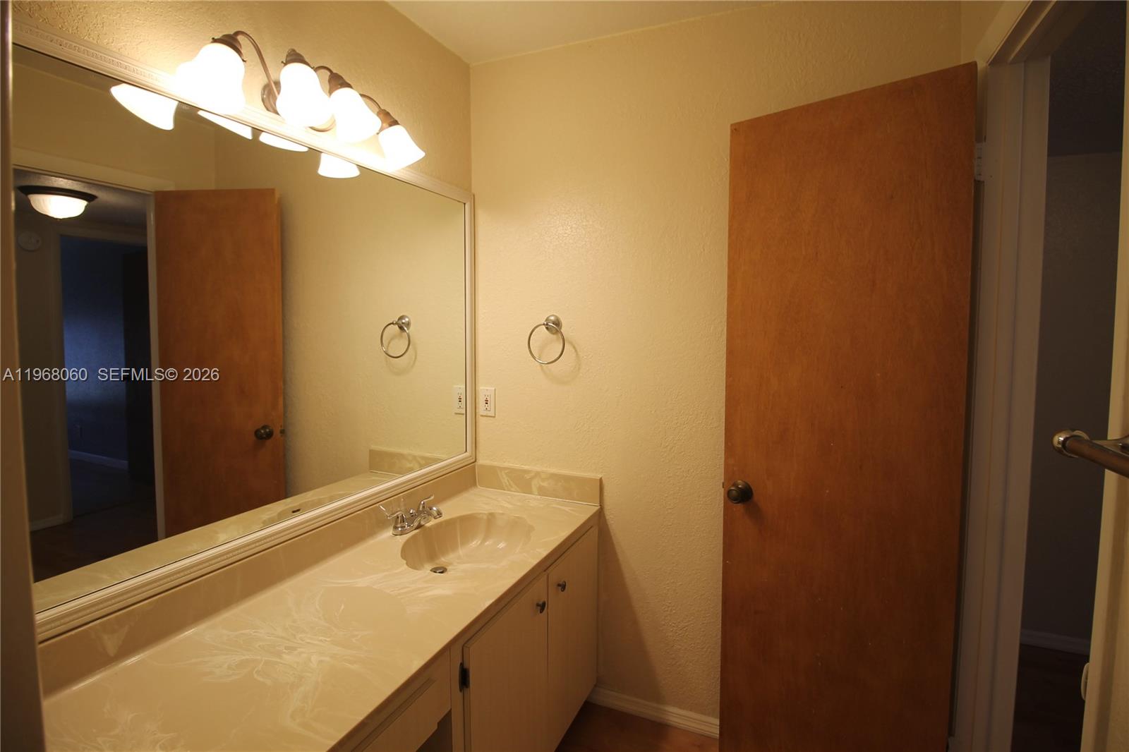 LAGO WEST CONDOMINIUM - Residential