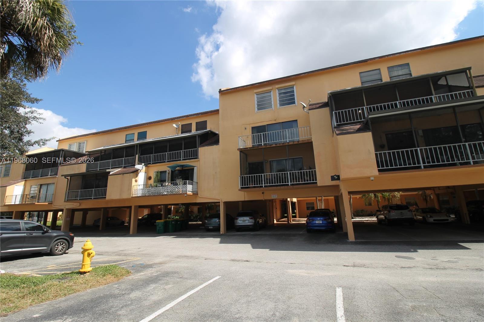 LAGO WEST CONDOMINIUM - Residential