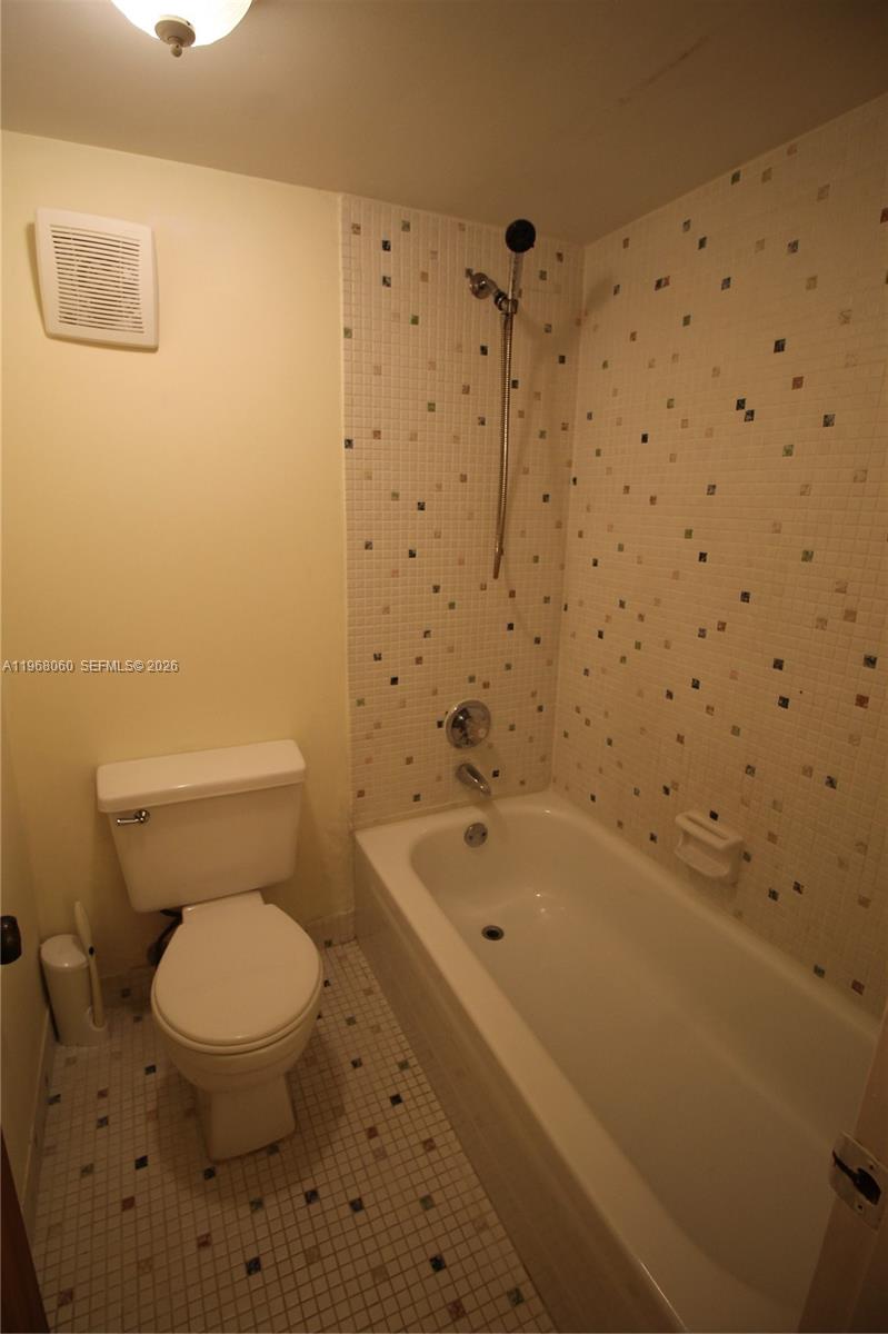 LAGO WEST CONDOMINIUM - Residential