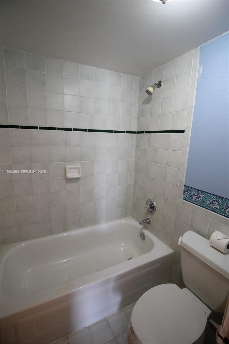 LAGO WEST CONDOMINIUM - Residential