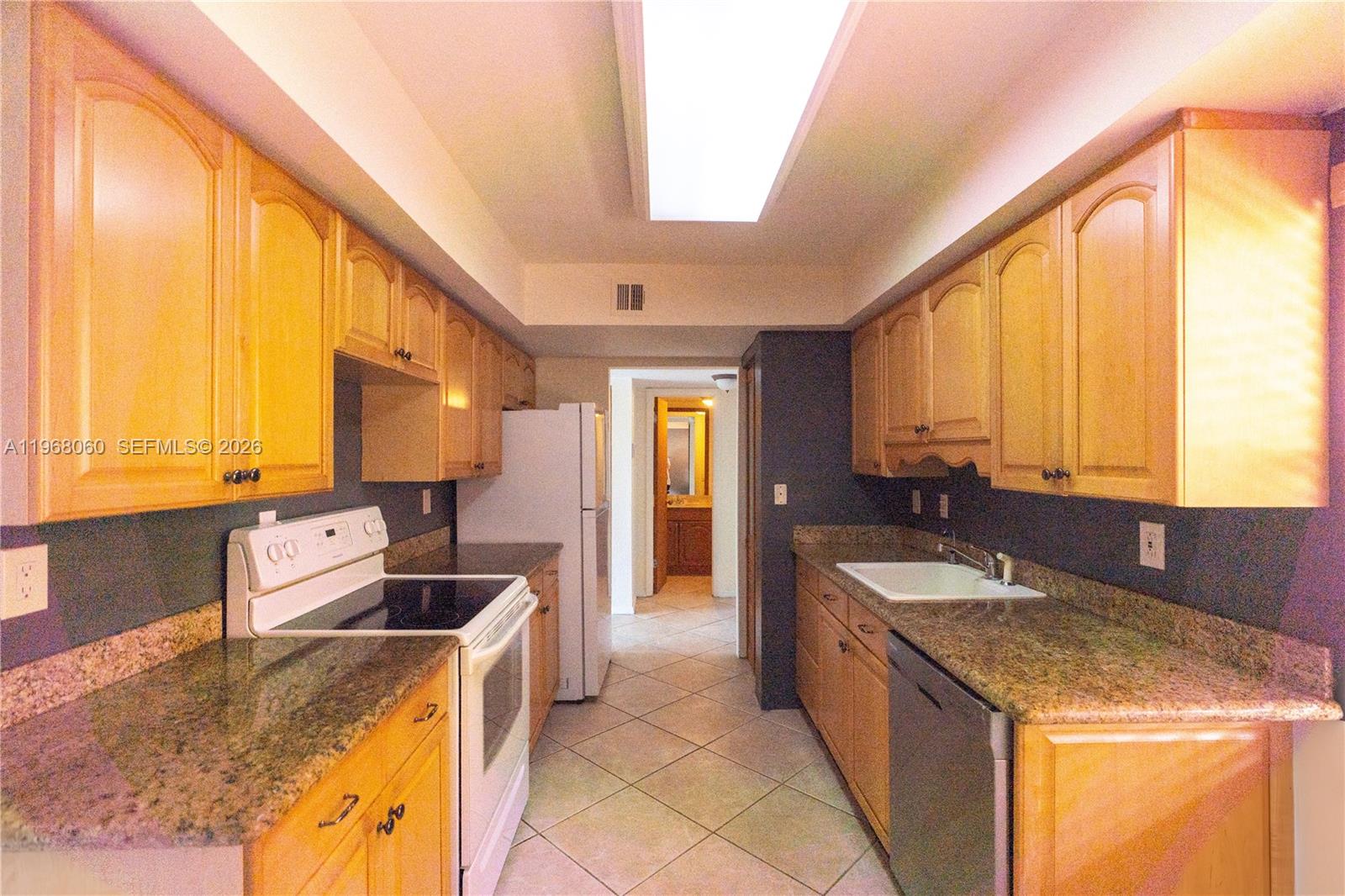 LAGO WEST CONDOMINIUM - Residential